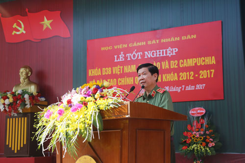 Trung tướng Nguyễn Văn Sơn - Thứ trưởng Bộ Công an phát biểu tại lễ Bế giảng